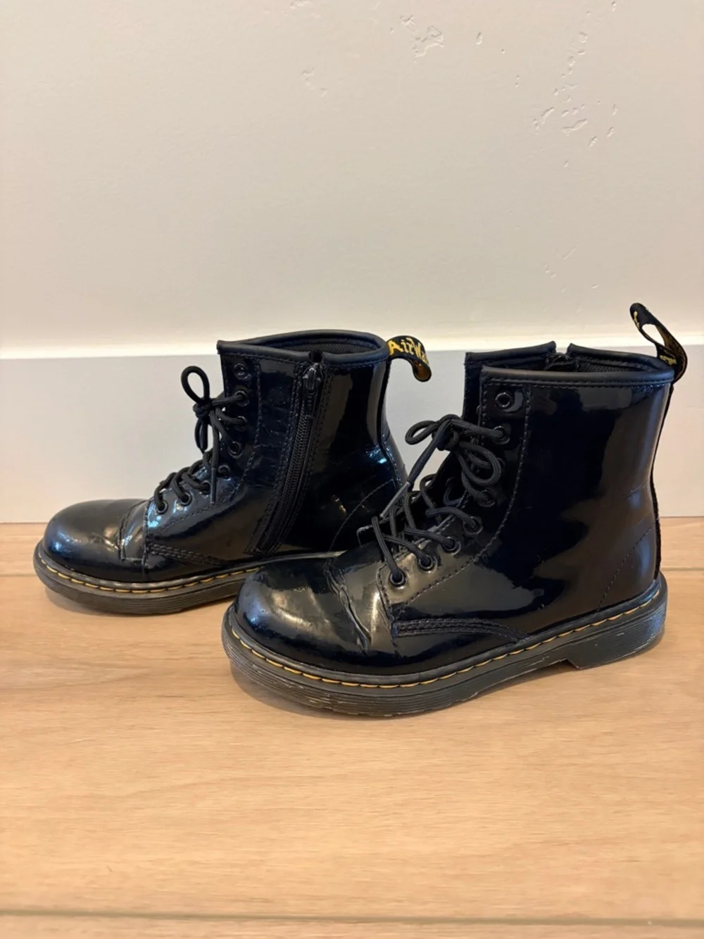 Dr Doc Martens Boot Black Patent Leather Side Zip Girls Size 3